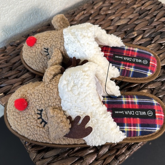 Wild Diva Reindeer Slippers Small Fits 4-5 Holiday Festive Rudolph NWT - Picture 2 of 6